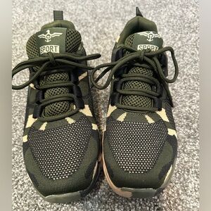 Woman’s camo sport shoes